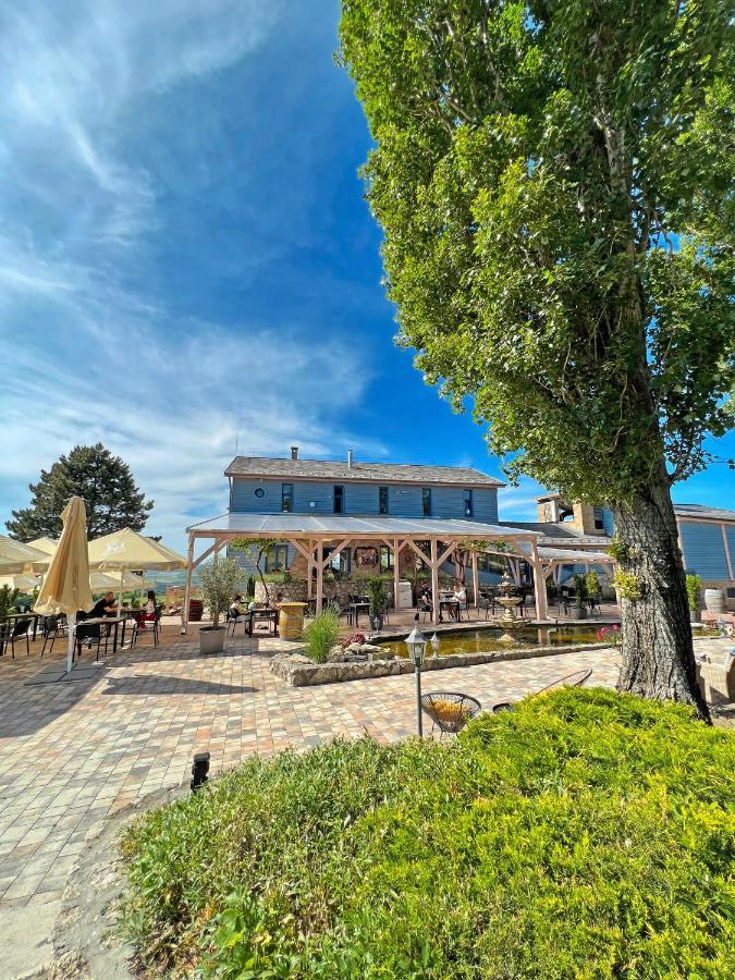 Hilltop Borbirtok & Etterem Hotel Neszmély Exterior foto